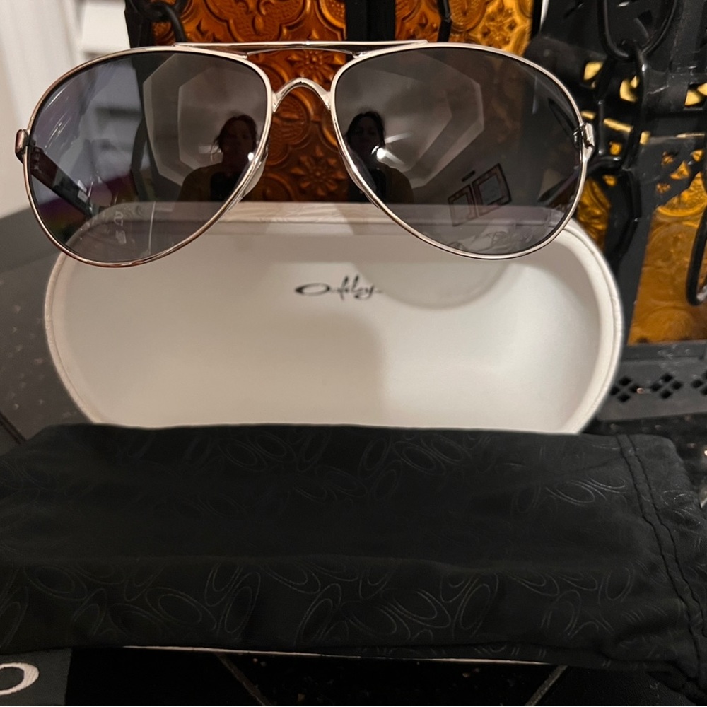 Oakley Feedback Polarized Aviator Pilot Sunglasses. GREAT condition.